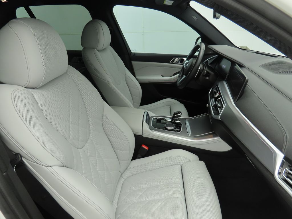 Thumbnail: 2023 BMW X5 - 21