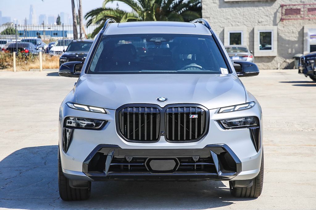 2025 BMW X7 M60i 2