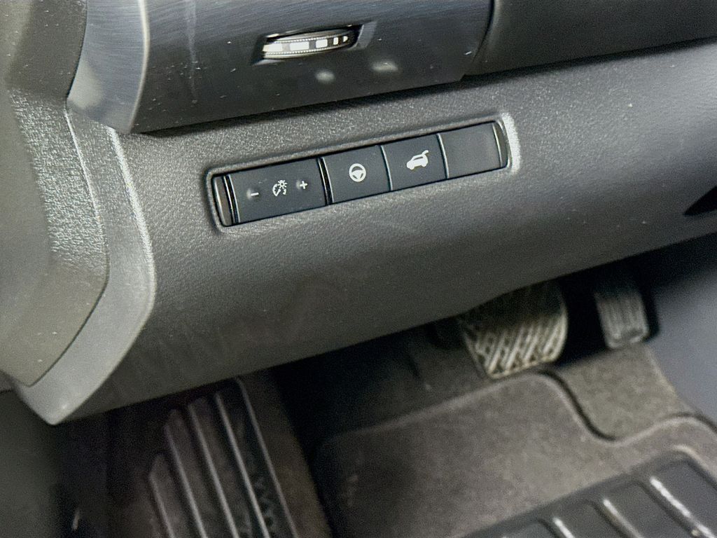 Thumbnail: 2023 Nissan Pathfinder - 10