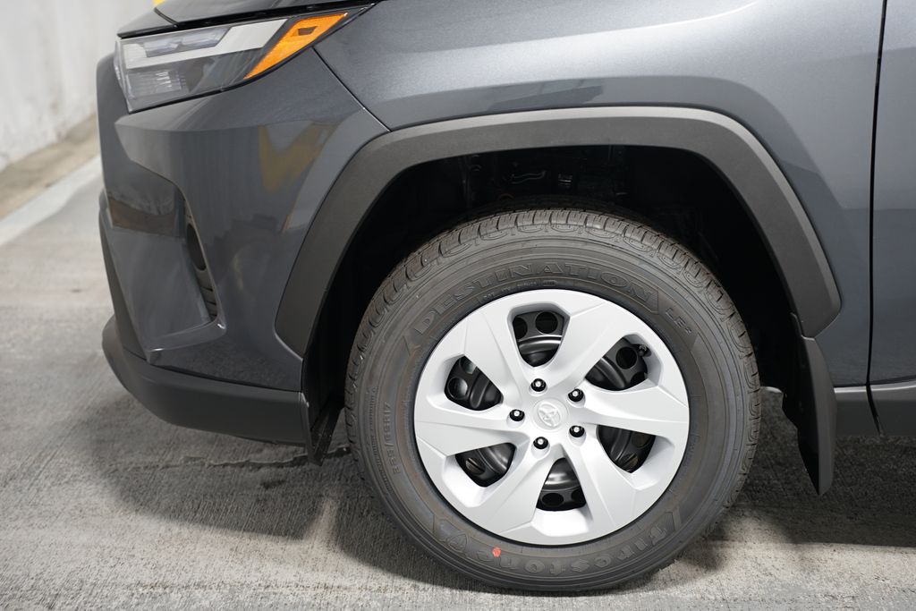 2025 Toyota RAV4 LE 5