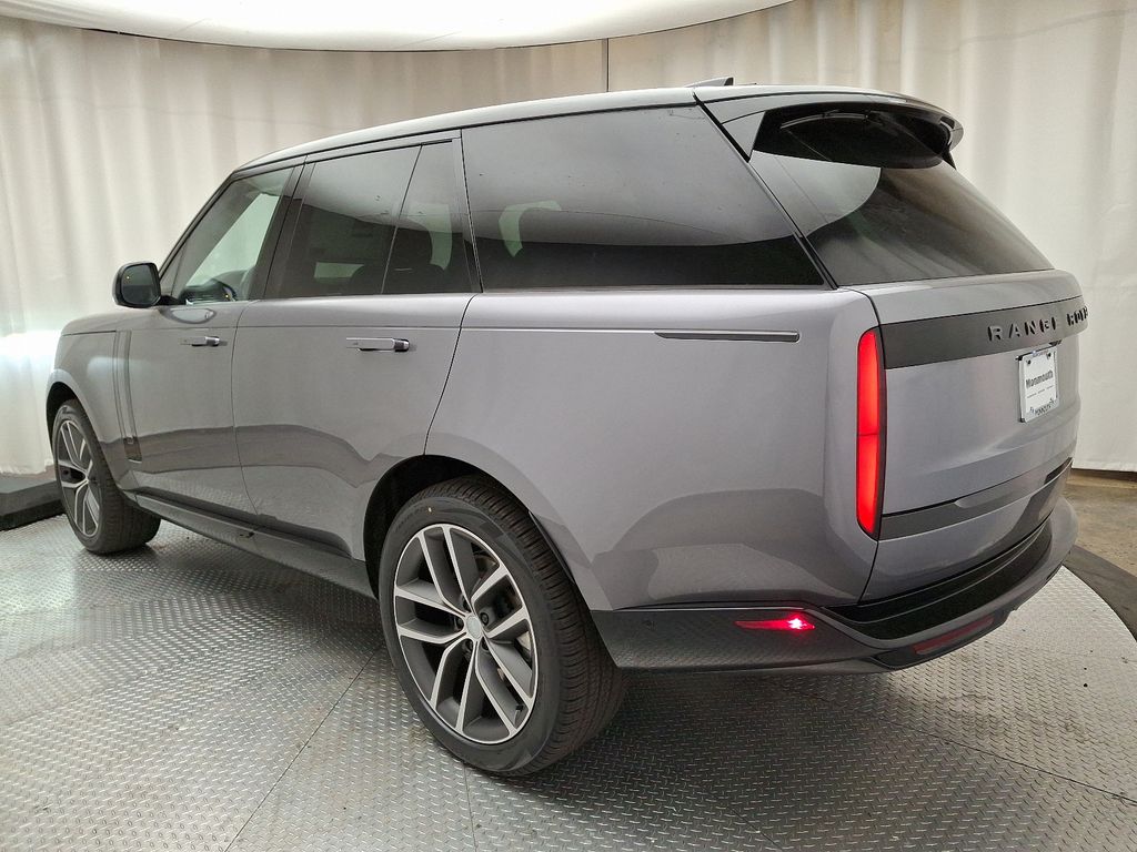 2025 Land Rover Range Rover SE 4