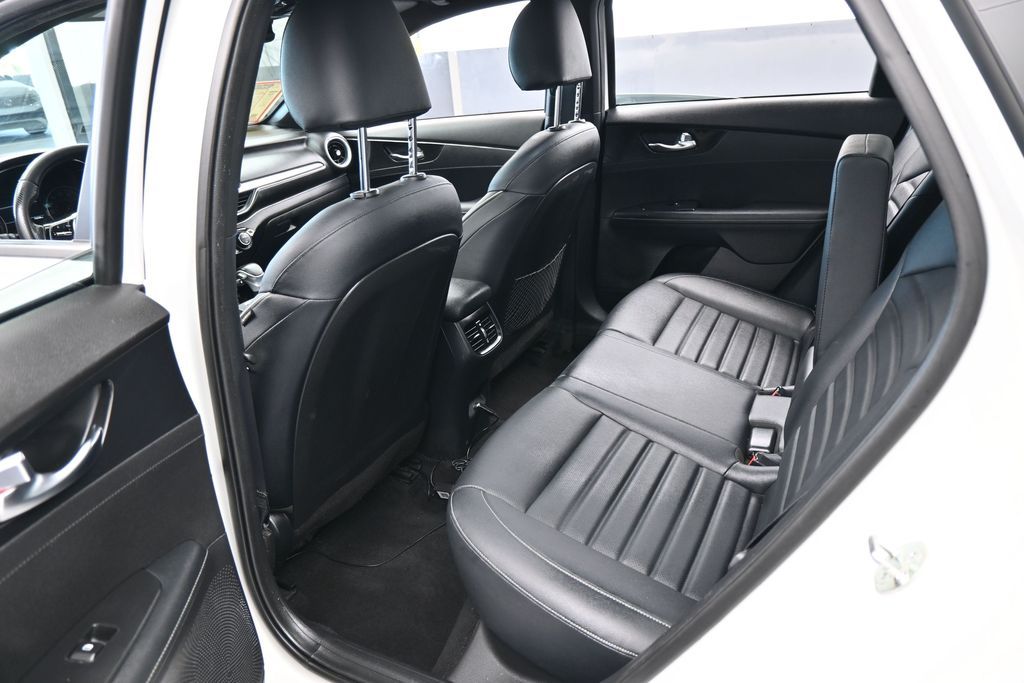 Used 2024 Snow White Pearl Kia GT-Line image 38