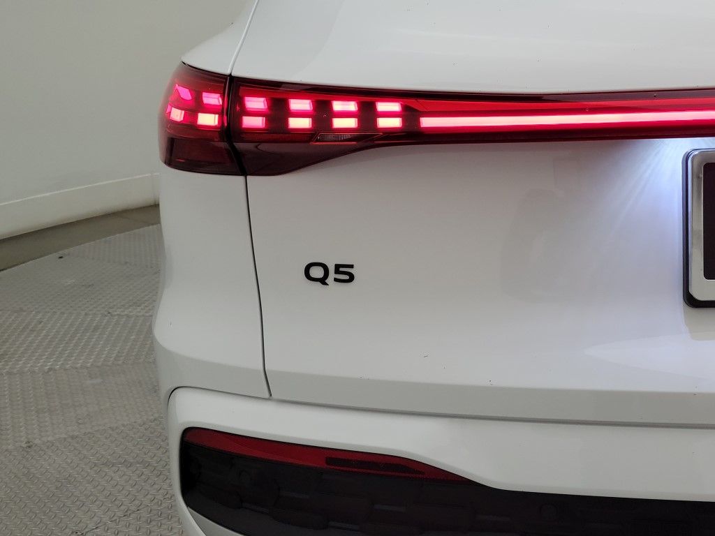 Thumbnail: 2025 Audi Q5 - 9