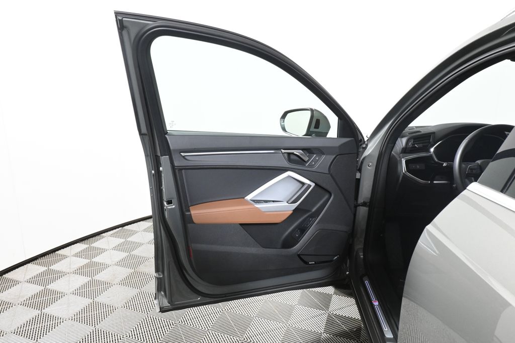 Thumbnail: 2025 Audi Q3 - 30