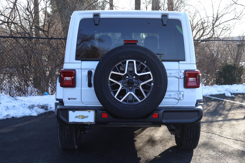 2024 Jeep Wrangler Sahara 6