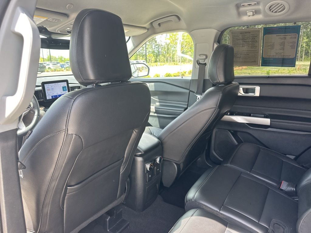 2023 Iconic Silver Metallic Ford Explorer Limited RWD SUV