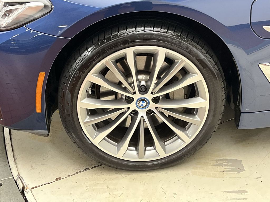 Thumbnail: 2022 BMW 5 Series - 10