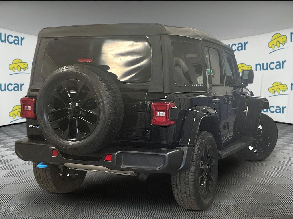 2023 Jeep Wrangler — photo 6