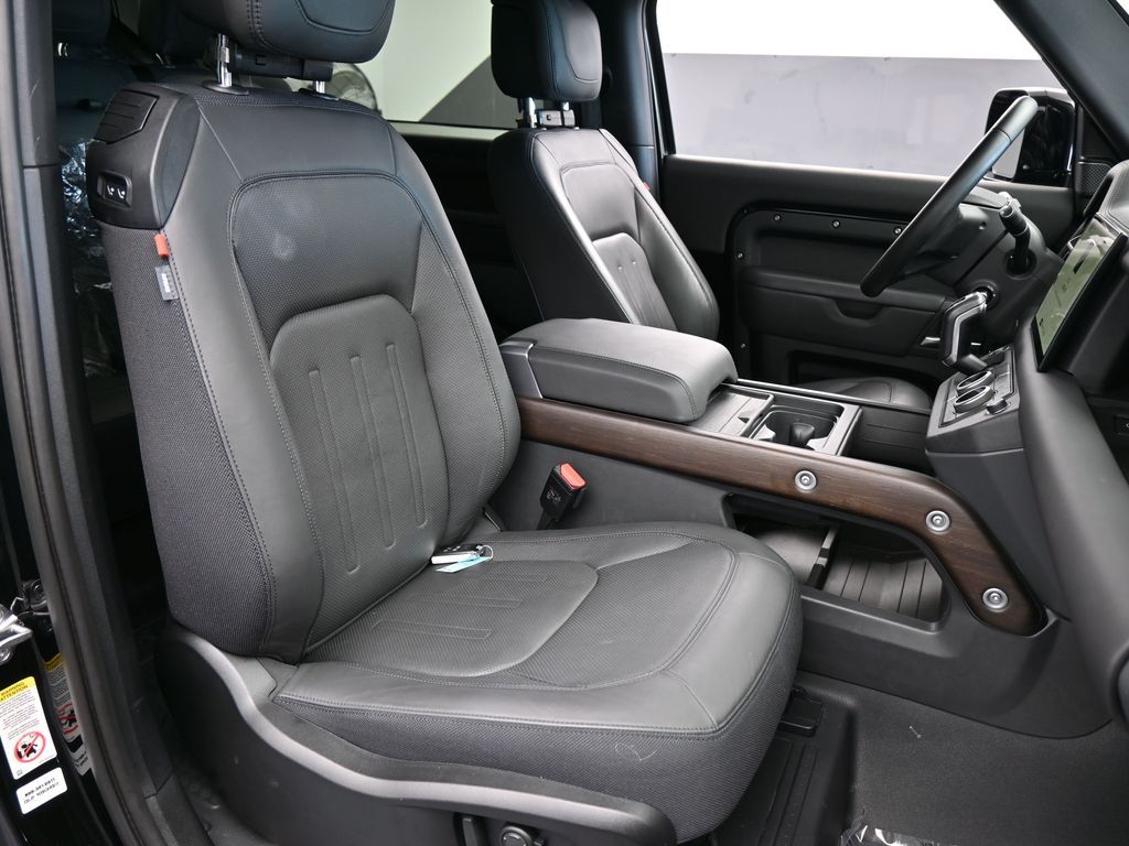 Used 2023 Black Land Rover X image 43