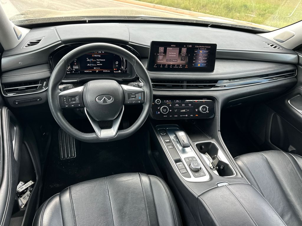 Used 2023 Black INFINITI LUXE image 22