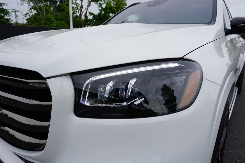 2025 Mercedes-Benz GLS 450 4MATIC 8