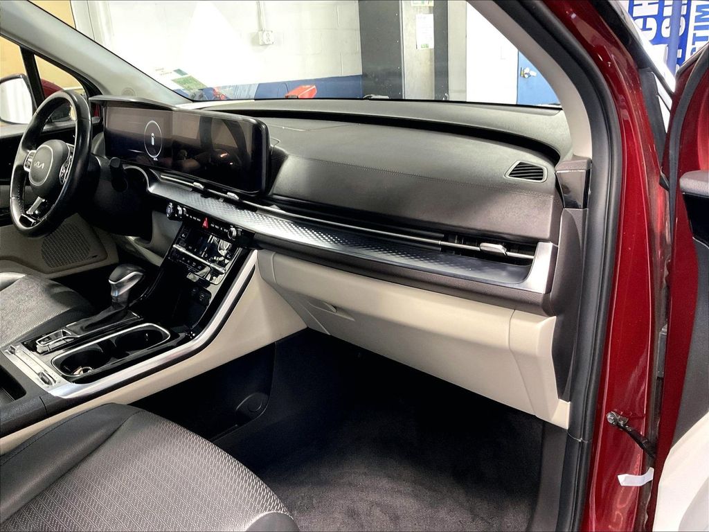 2023 Kia Carnival — photo 13