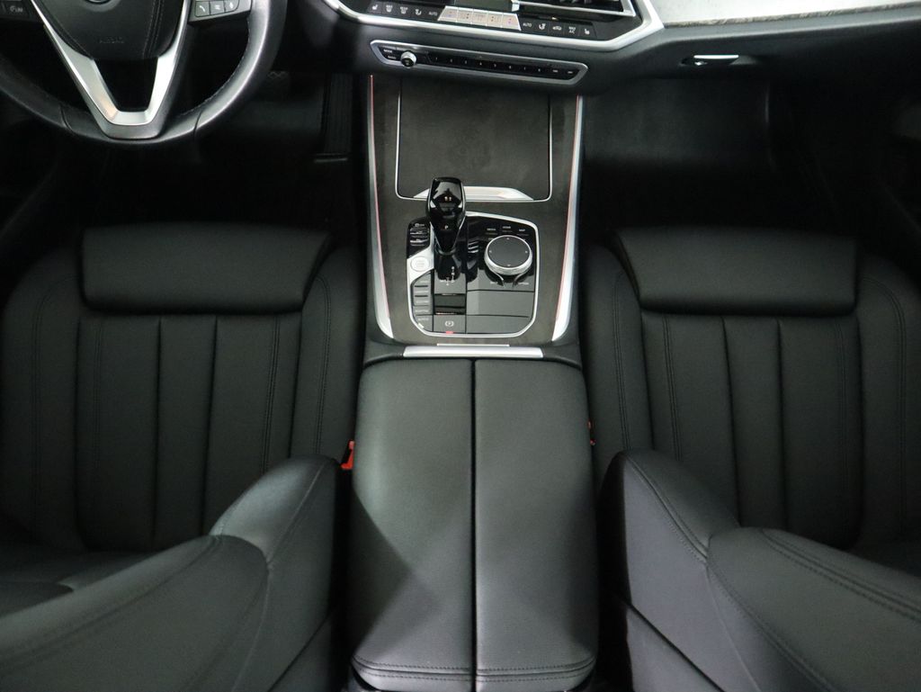 Thumbnail: 2022 BMW X5 - 17