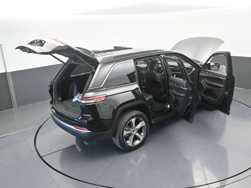 New 2026 Diamond Black Crystal Pearlcoat Jeep Limited image 64