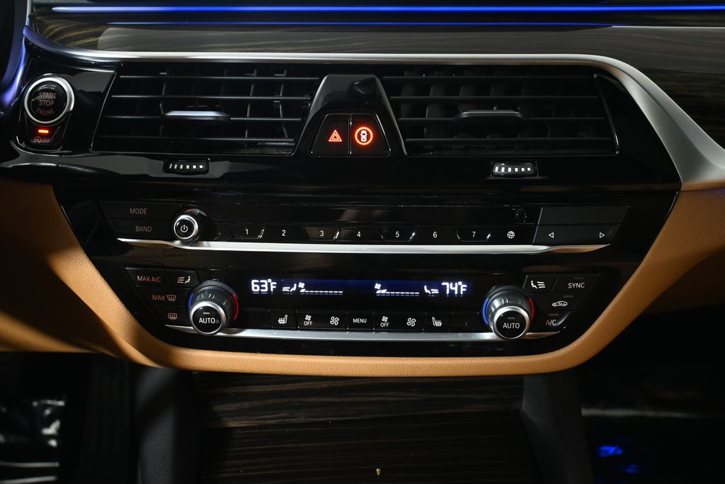 Thumbnail: 2023 BMW 5 Series - 24