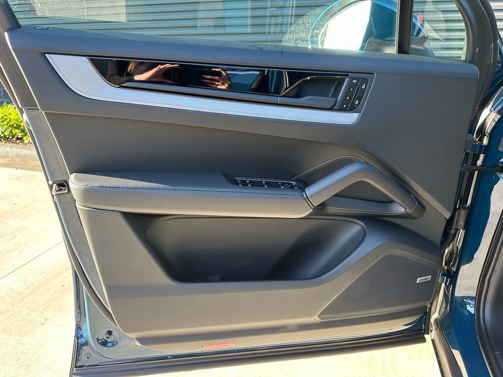 Thumbnail: 2026 Porsche Cayenne - 18