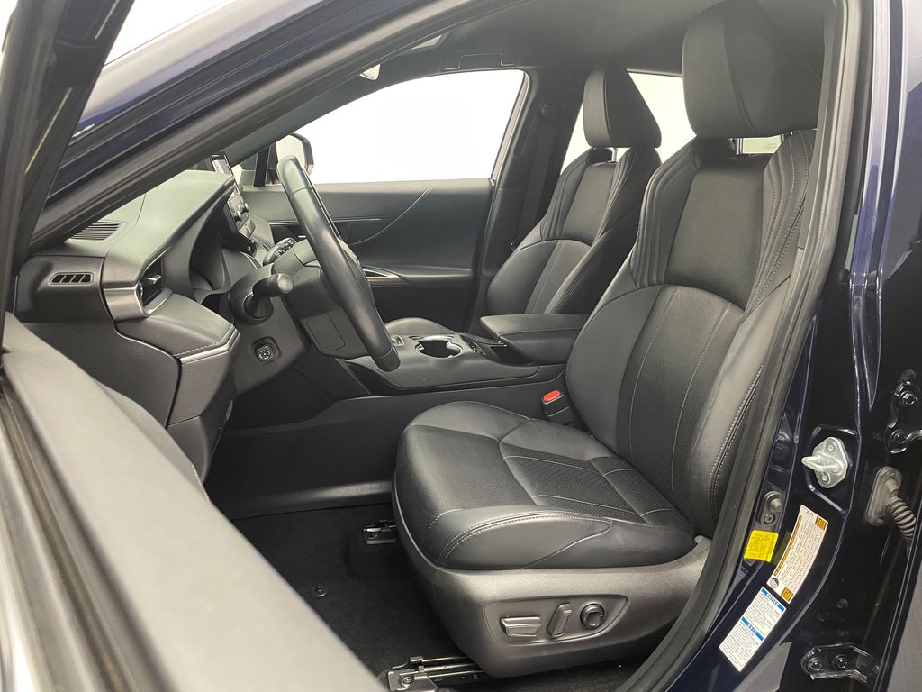 2021 Toyota Venza XLE 12