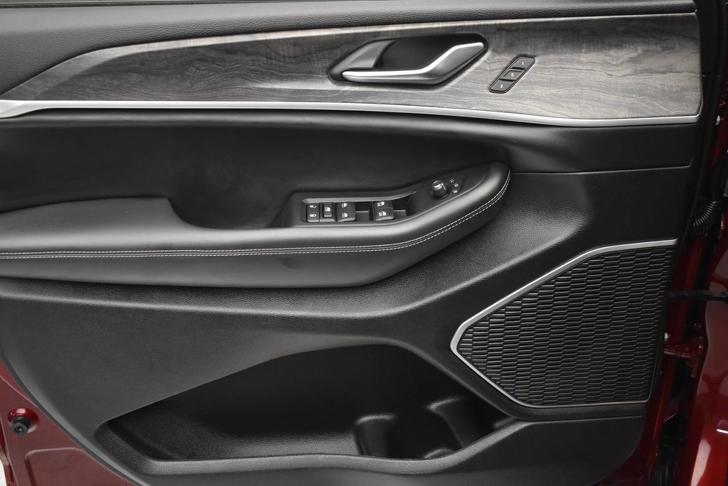 Thumbnail: 2022 Jeep Grand Cherokee - 11