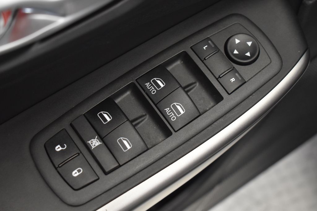 Thumbnail: 2022 Jeep Cherokee - 11