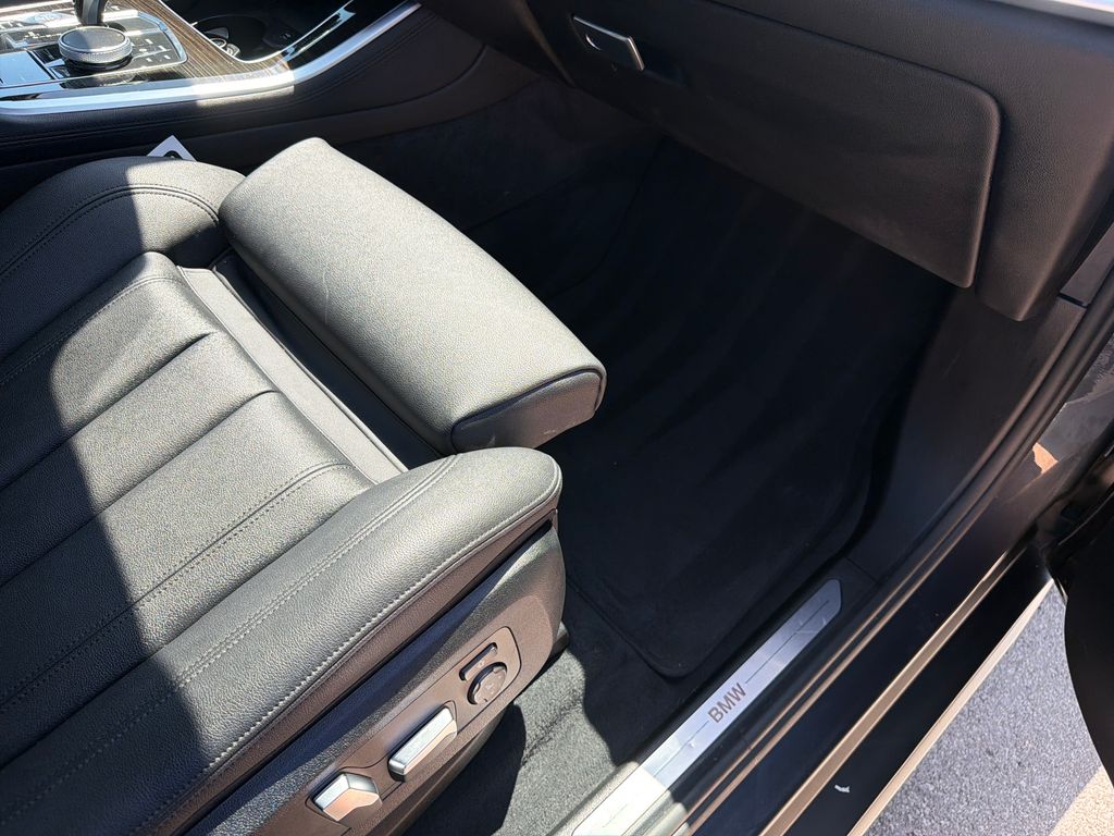Used 2019 Gray BMW xDrive40i image 42