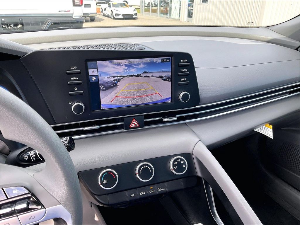 2025 Hyundai Elantra — photo 19