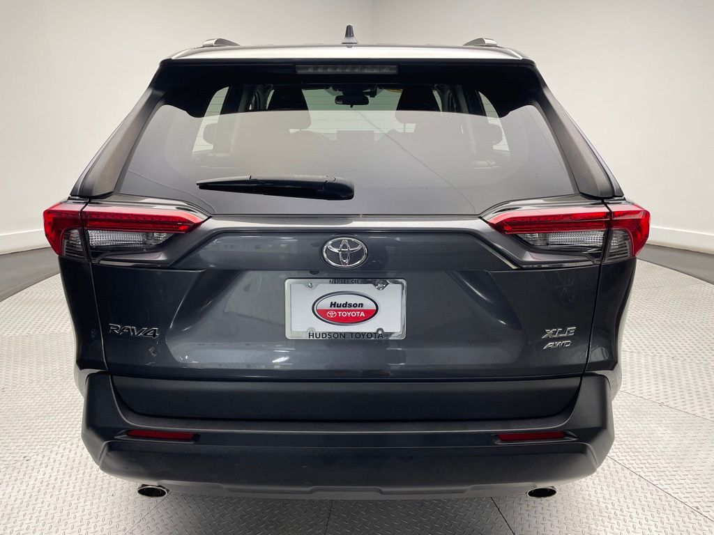 2021 Toyota RAV4 XLE 6