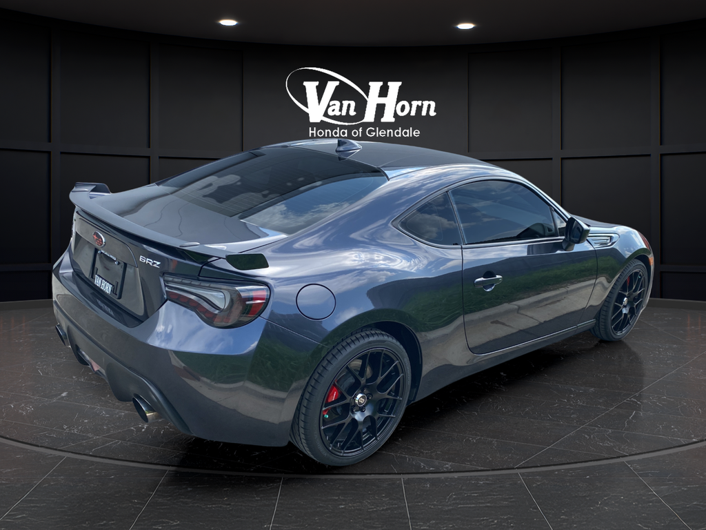 Used 2017 Dark Gray Metallic Subaru Limited image 7