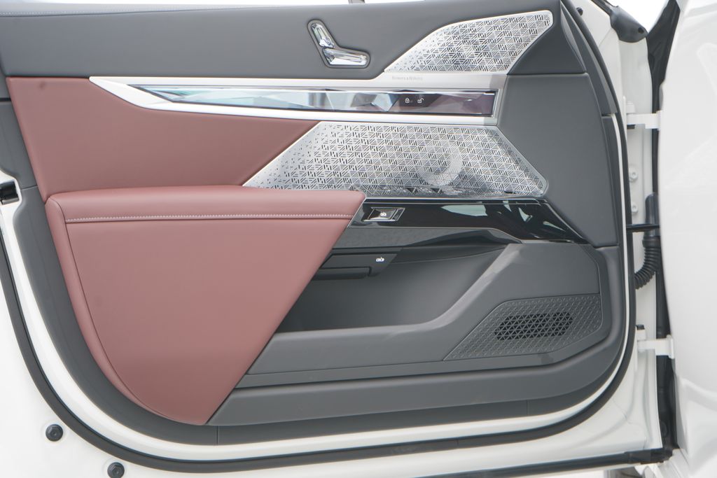 Thumbnail: 2025 BMW 7 Series - 10