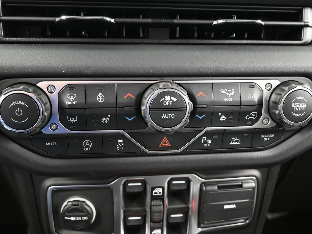 New 2026 Black Clearcoat Jeep Rubicon X image 17