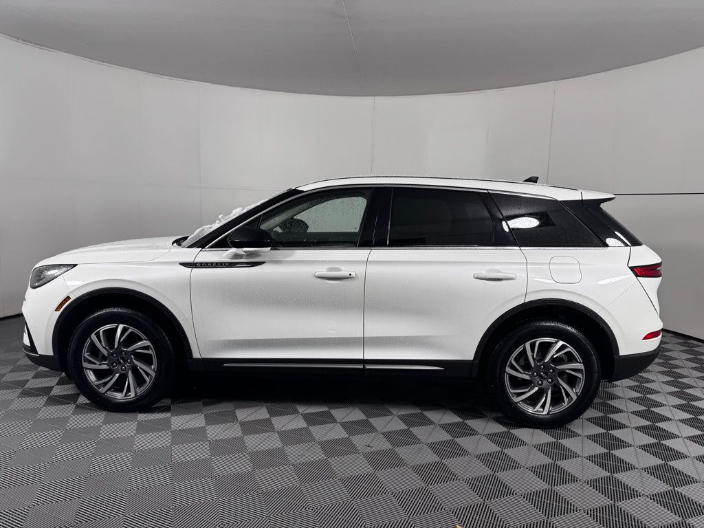 Certified Used 2024 White Lincoln Premiere image 23