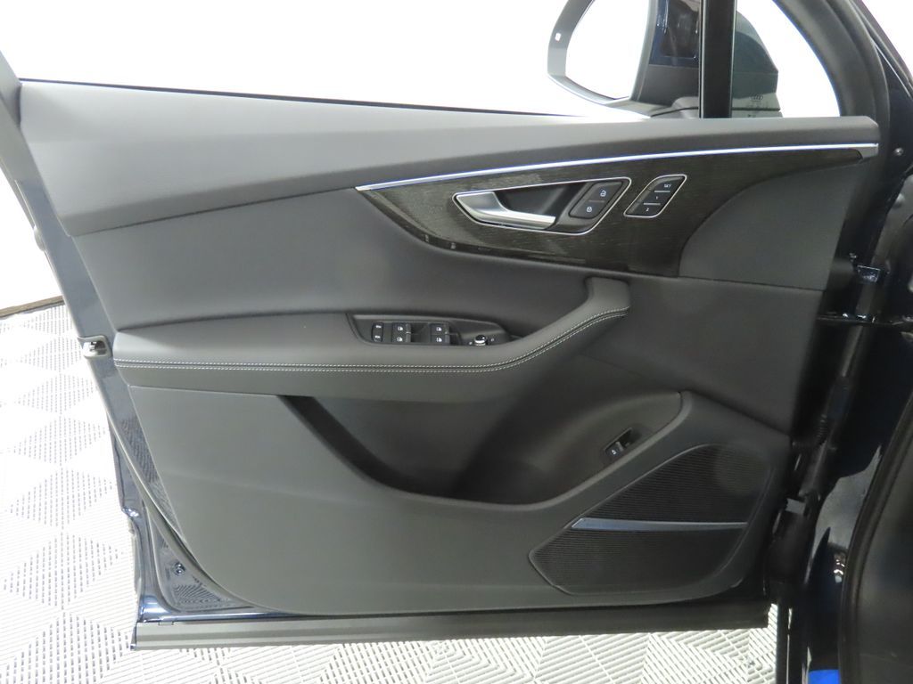 Thumbnail: 2026 Audi Q7 - 27