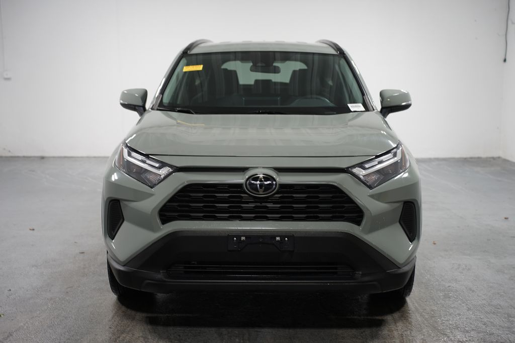 2023 Toyota RAV4 XLE 2