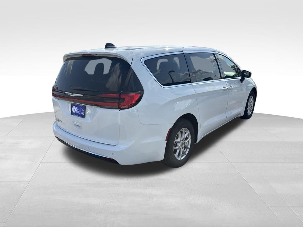 Used 2023 Chrysler Pacifica Van