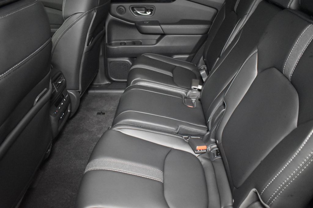 2025 Honda Pilot Touring 23