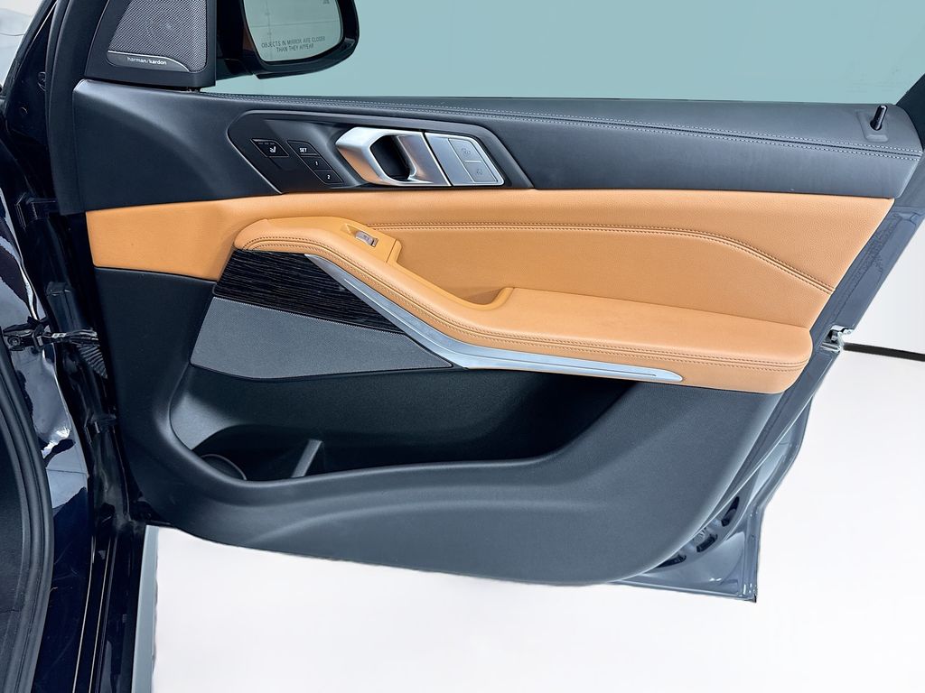 Thumbnail: 2021 BMW X7 - 25