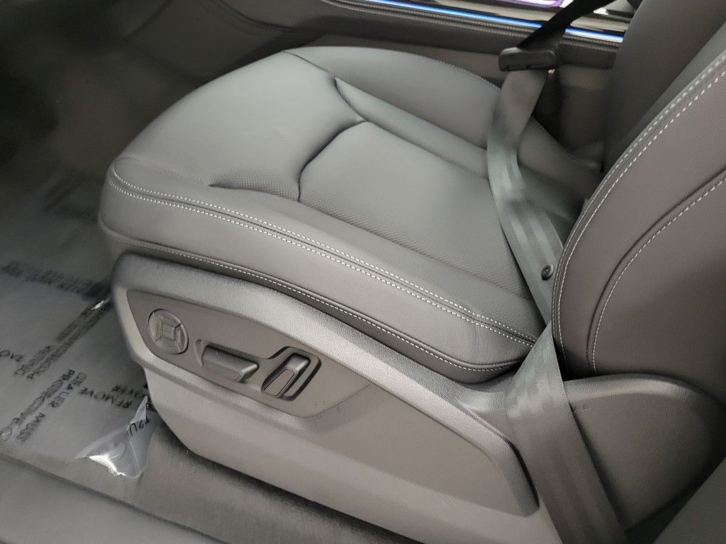 Thumbnail: 2026 Audi Q7 - 30