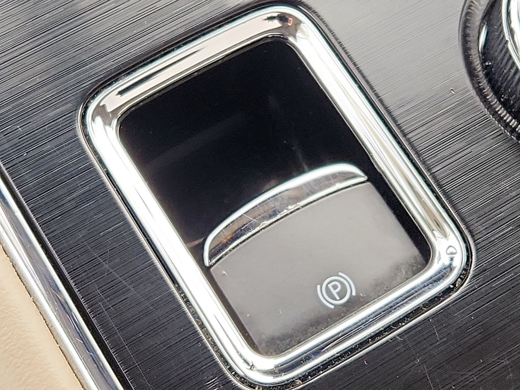 Thumbnail: 2021 Lincoln Aviator - 25