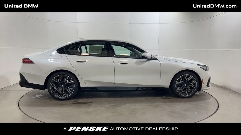 Thumbnail: 2026 BMW 5 Series - 9