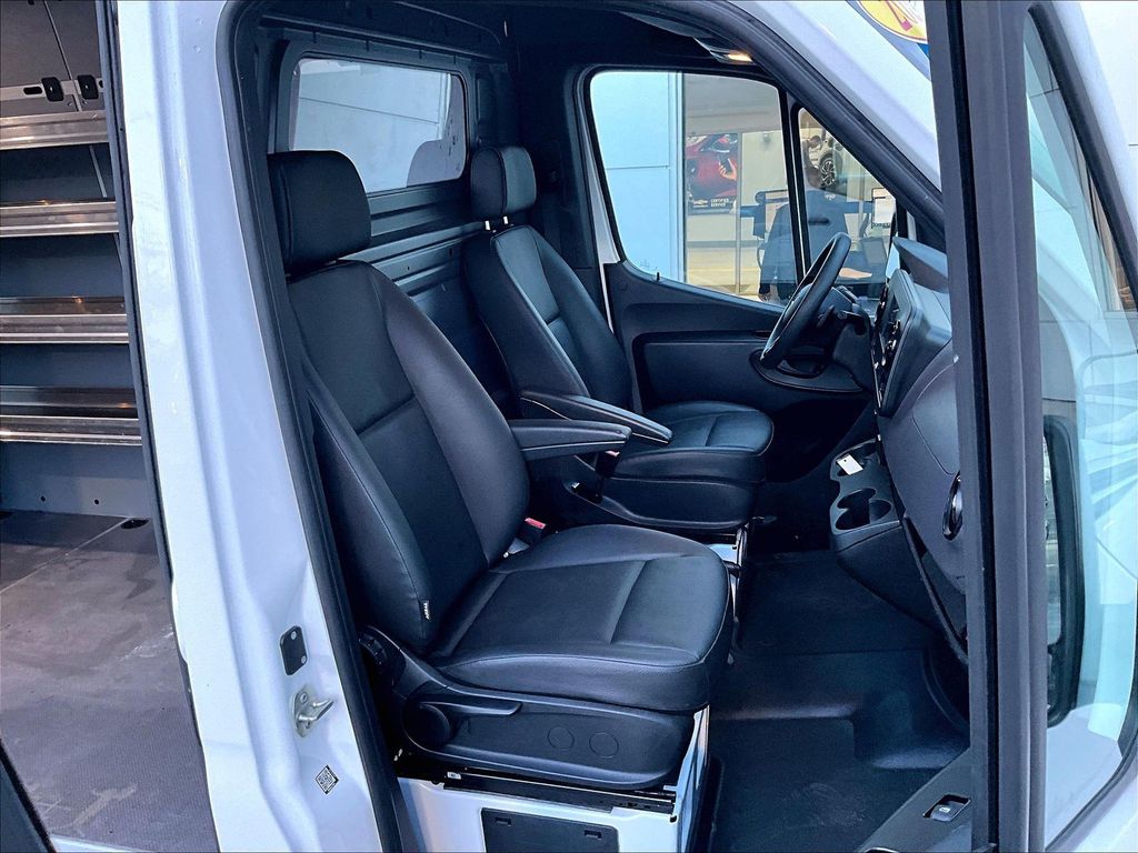 2024 Mercedes-Benz Sprinter 2500 — photo 11