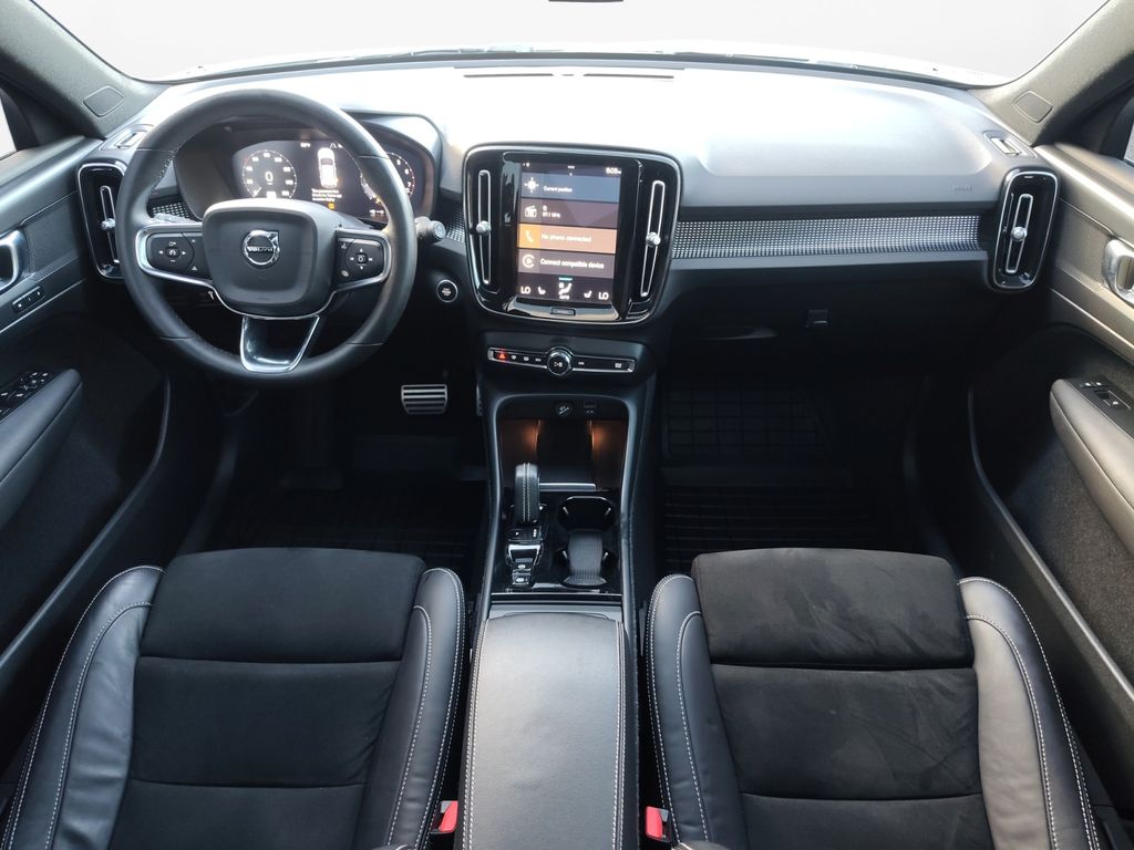 Used Car 2022 Volvo Xc40  R-design For Sale Under $30,000 In Austin, Texas