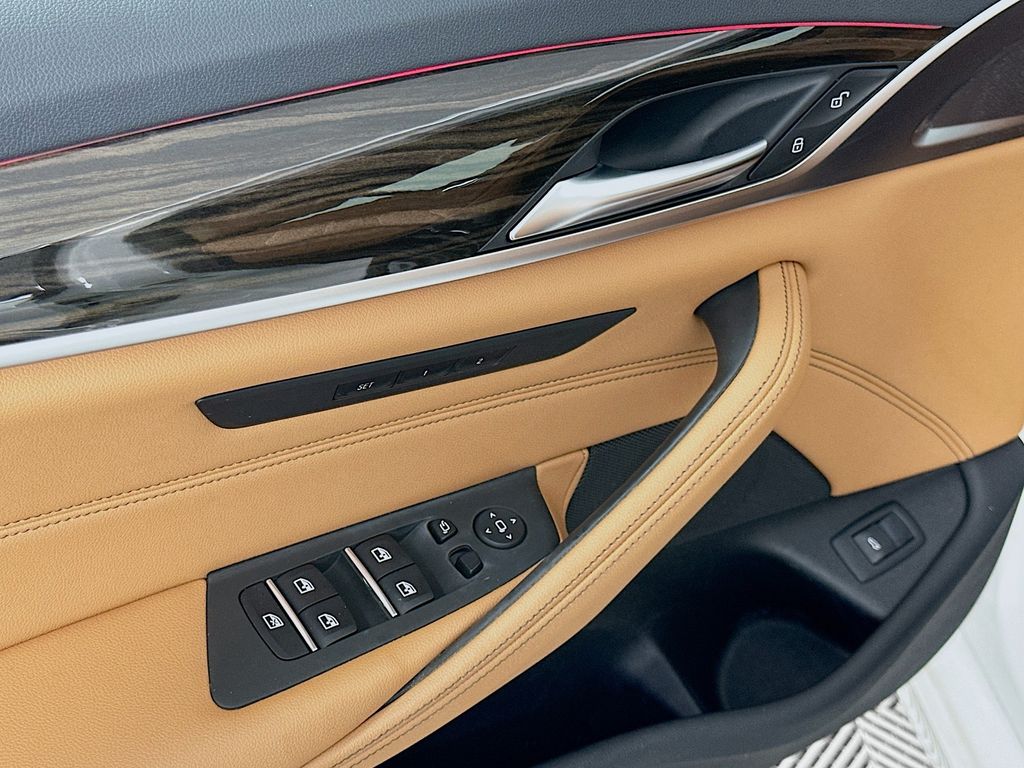 Thumbnail: 2023 BMW 5 Series - 18