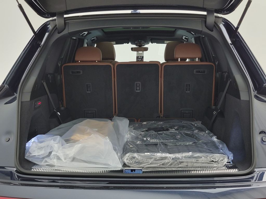 Thumbnail: 2026 Audi Q7 - 11