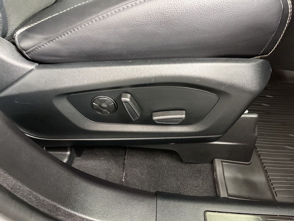 Thumbnail: 2021 Ford Explorer - 7