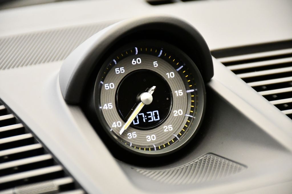 Thumbnail: 2024 Porsche 911 - 20