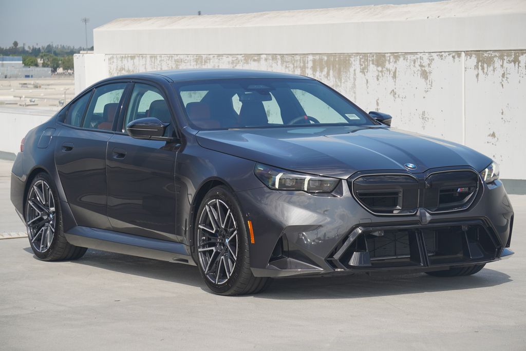 Thumbnail: 2026 BMW M5 - 3