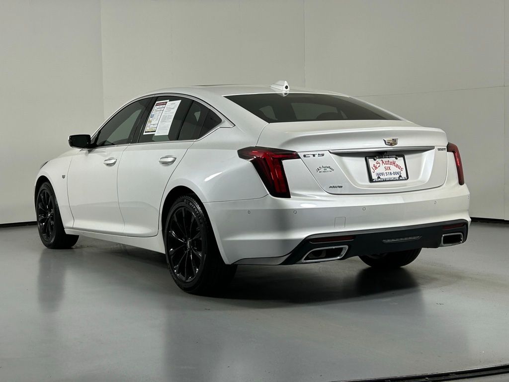 View vehicle photo 5