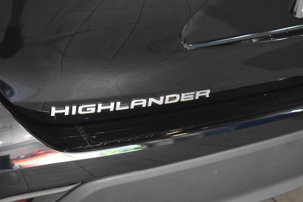 Thumbnail: 2023 Toyota Highlander - 15