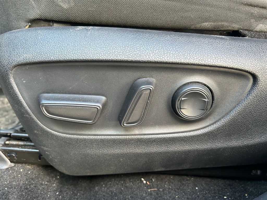 Thumbnail: 2021 Toyota RAV4 - 16