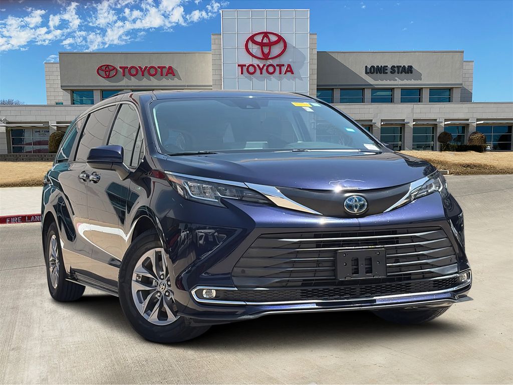 Blueprint 2021 Toyota Sienna Minivan Front-Wheel Drive Continuously Variable Transmission
