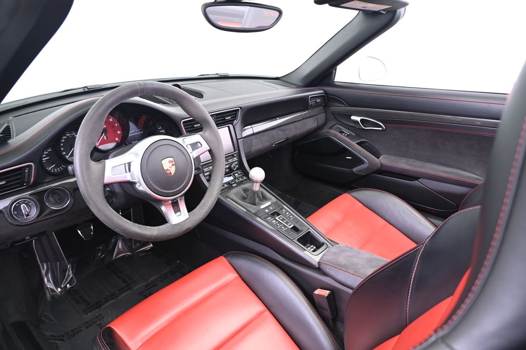 Thumbnail: 2015 Porsche 911 - 27